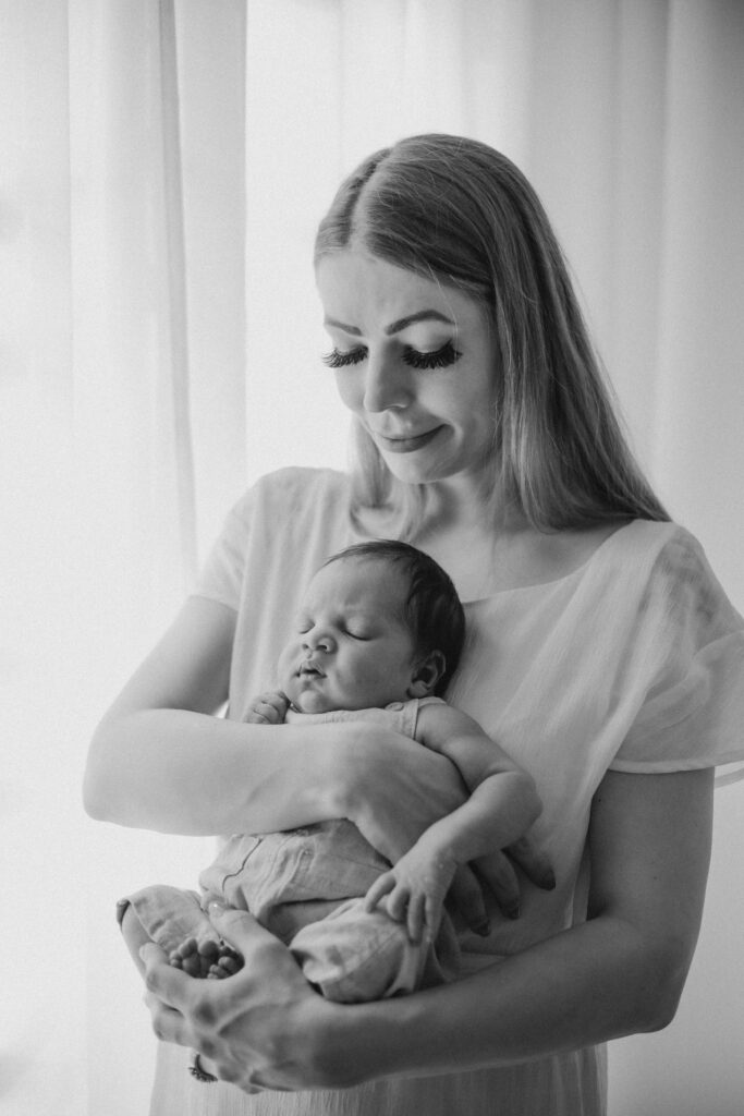 Vauvakuvaus Helsinki studio – ajaton ja luonnollinen newborn tyyli