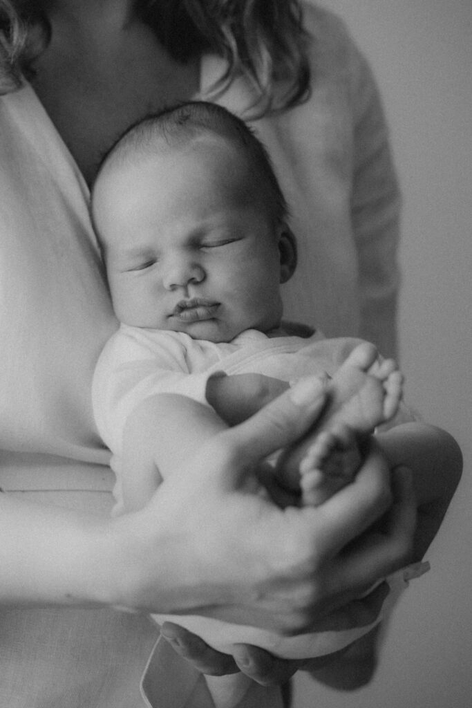 mustavalkokuva vauvasta