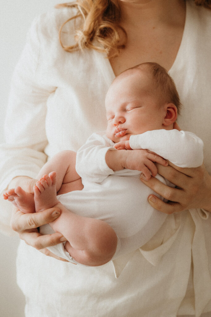 newborn kuvaus Helsinki studio äiti ja vauva