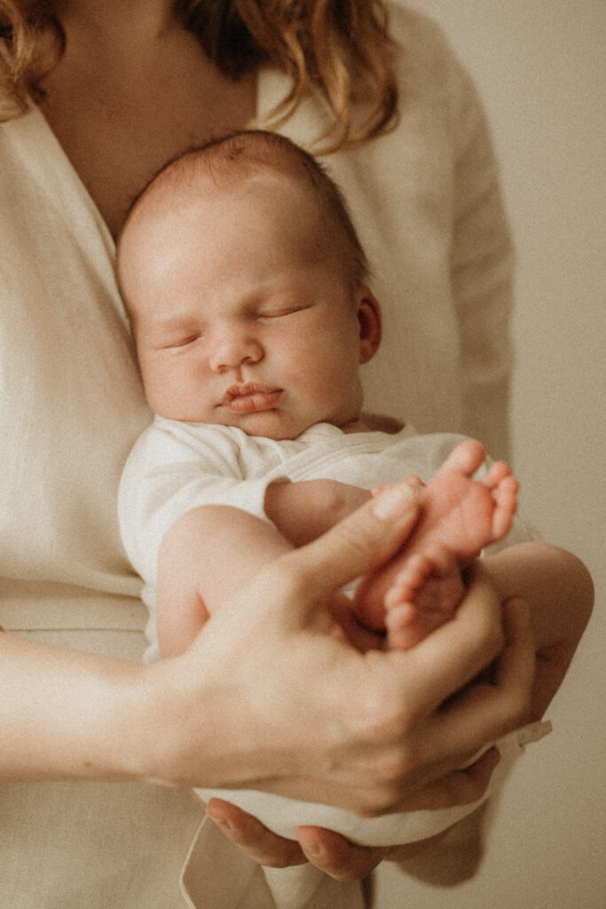 vastasyntyneen kuvaus Helsinki luonnonvalossa