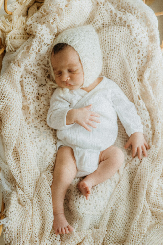 vastasyntyneen kuvaus Helsinki luonnonvalossa