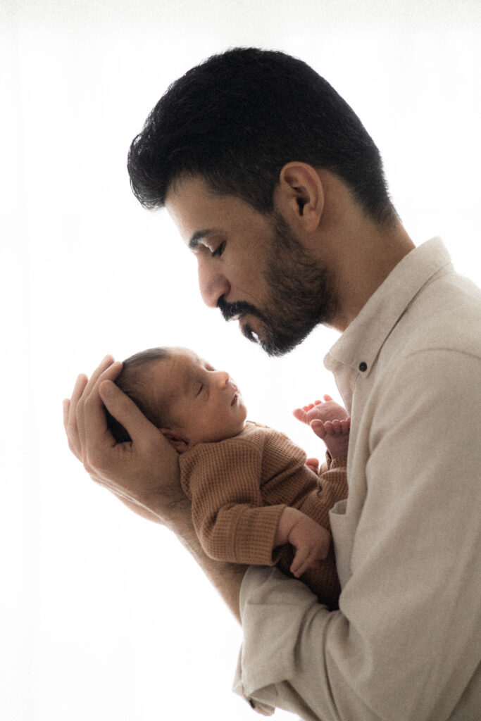 vauvakuvaus Helsinki luonnonvalostudio vastasyntynyt vauva