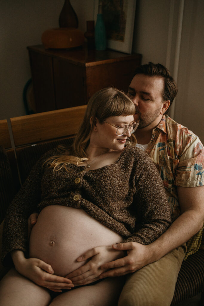 lifestyle-odotuskuvaus olohuoneessa