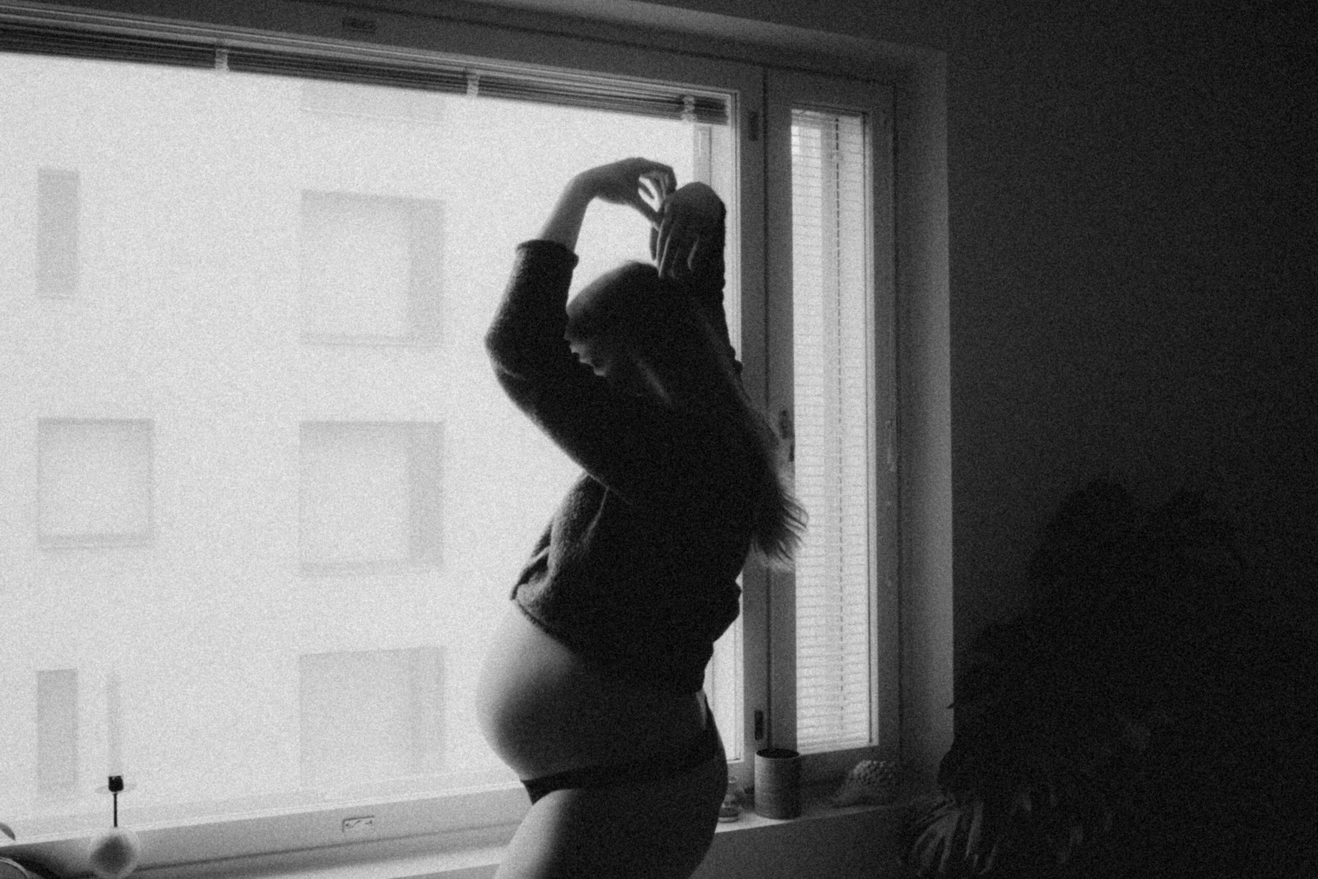 Odotuskuvaus kotona – herkkä hetki ennen vauvan syntymää