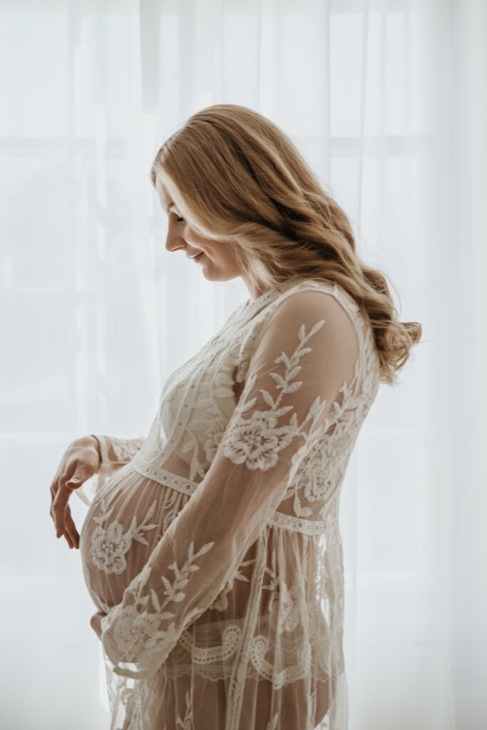 raskauskuvaus luonnonvalossa